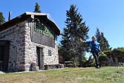 Al Monte Campo e Laghetto di Pietra Quadra da Capovalle-Caprini il 6 aprile 2017 - FOTOGALLERY